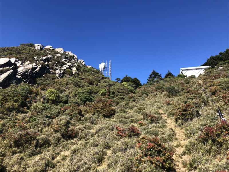 台東嘉明湖國家步道基地台開通，以後山友登山較安心。（圖／嘉明湖天馬登山隊提供）