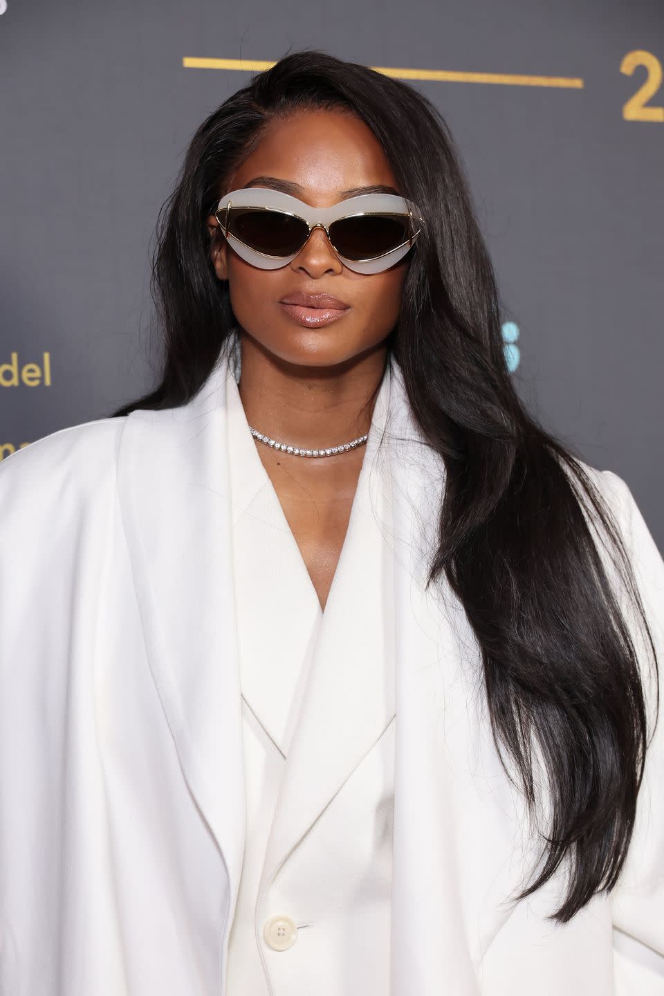 ciara 'hourglass layers' long hair trend