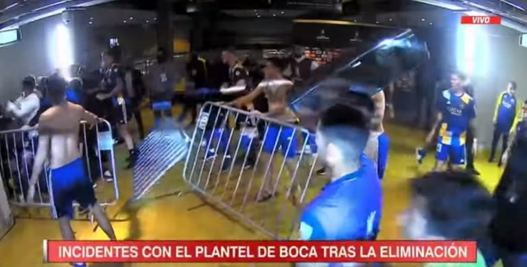 Más imágenes del escándalo: los jugadores de Boca, en una batalla en Brasil