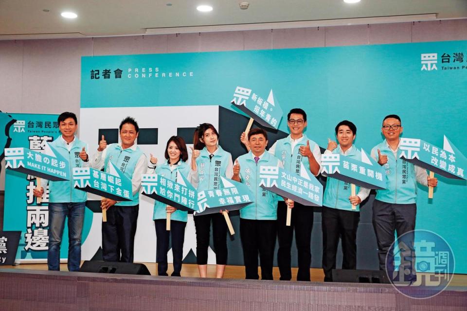 柯郭預計合推15至20席區域立委，其中台灣民眾黨首波已提8名區域立委，參選人22日在柯率領下聯合造勢。