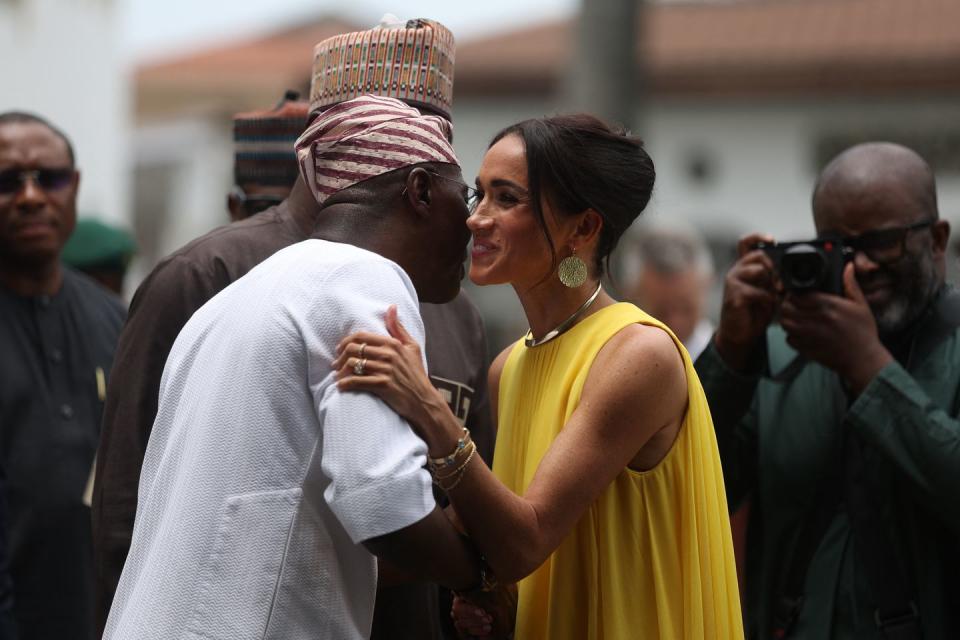 lagos state governor, babajide sanwo olu l, welcomes britains meghan r, duchess of sussex, as she and britains prince harry unseen, duke of sussex arrive at the state governor house in lagos on may 12, 2024 as they visit nigeria as part of celebrations of invictus games anniversary photo by kola sulaimon afp photo by kola sulaimonafp via getty images
