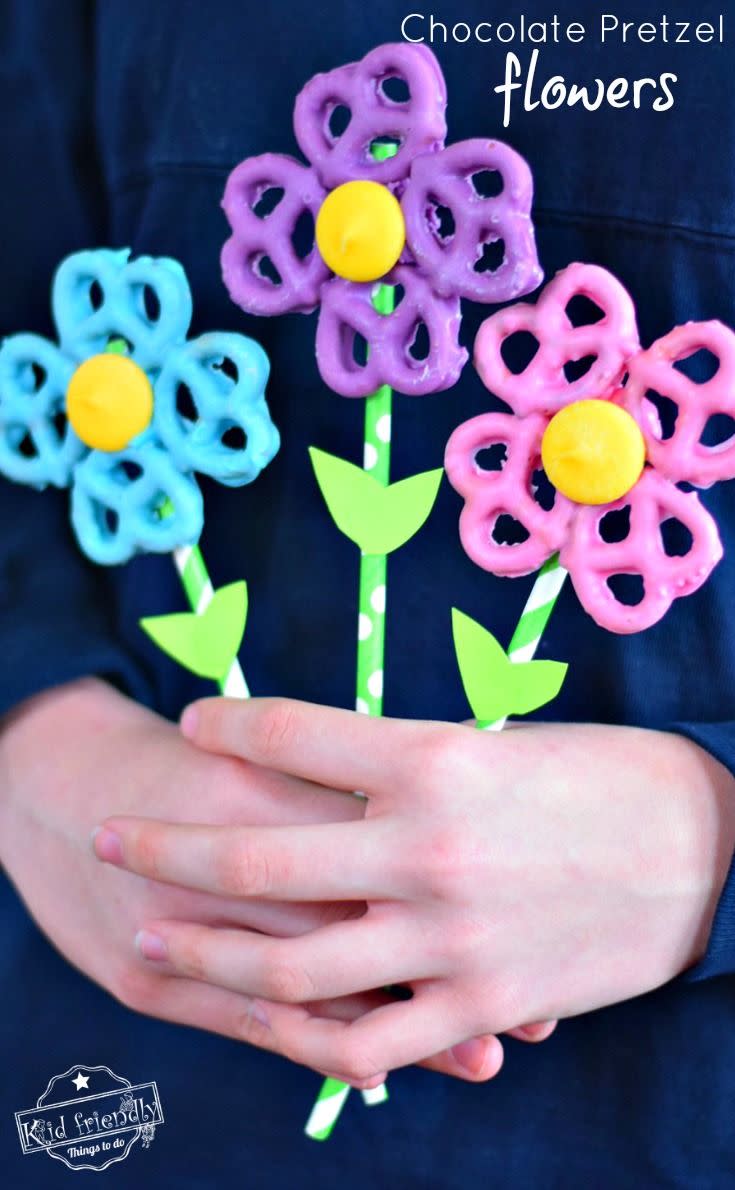 Chocolate Pretzel Flowers