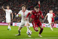 Wales Neco Williams, right, and Poland's Nicola Zalewski compete for the ball during Euro 2024 soccer play-off match between Wales and Poland at Cardiff City Stadium, Wales, Tuesday, March 26, 2024. (AP Photo/Alastair Grant)