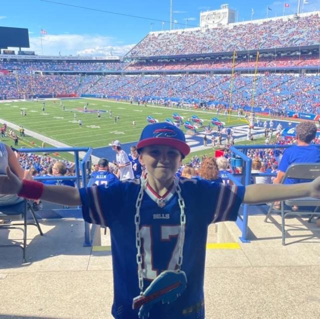 Damar Hamlin hypes up Bills Mafia at Highmark Stadium