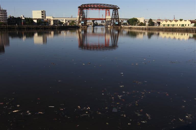 En 2008, la Corte condenó a los estados nacional, porteño y bonaerense por daño ambiental y les exigió recuperar el contaminado río sobre el que habita uno de cada diez argentinos