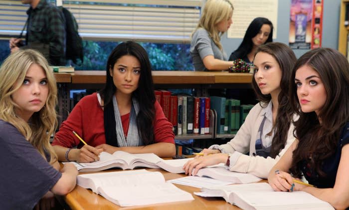 Ashley Benson, Shay Mitchell, Troian Bellisario, Lucy Hale sitting at the library with books in front of them