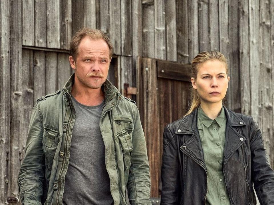 "Die Toten vom Bodensee: Fluch aus der Tiefe": Die Ermittler Michael Oberländer (Matthias Koeberlin) und Hannah Zeiler (Nora Waldstätten). (Bild: ZDF/Patrick Pfeiffer)