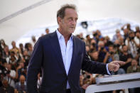 Jury president Vincent Lindon poses for photographers at the photo call for the jury at the 75th international film festival, Cannes, southern France, Tuesday, May 17, 2022. (AP Photo/Daniel Cole)