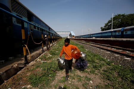 The Wider Image: The Indian children who take a train to collect water