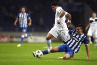 Zenit St Petersburg's Hulk (L) is tackled by Porto's Hector Herrera during their Champions League soccer match at Dragon stadium in Porto October 22, 2013. REUTERS/Rafael Marchante (PORTUGAL - Tags: SPORT SOCCER)