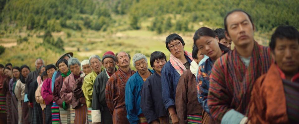 《不丹沒有槍》以真實事件為靈感，呈現國家實現民主化對當地人造成的影響。（海鵬影業提供）