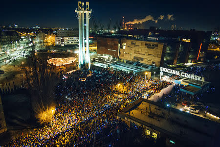 People take part in procession following the coffin of Pawel Adamowicz, Gdansk mayor who died after being stabbed at a charity event, in front of the European Solidarity Centre in Gdansk, Poland January 18, 2019. Agencja Gazeta/Renata Dabrowska via REUTERS