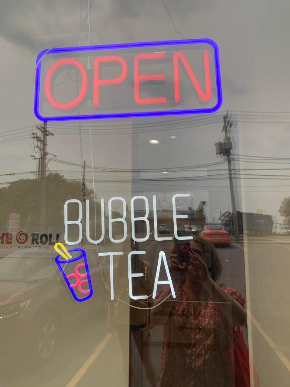 Poke & Roll in Cuyahoga Falls offers milk teas and fruit teas with eight choices of add-ins at its boba bar.