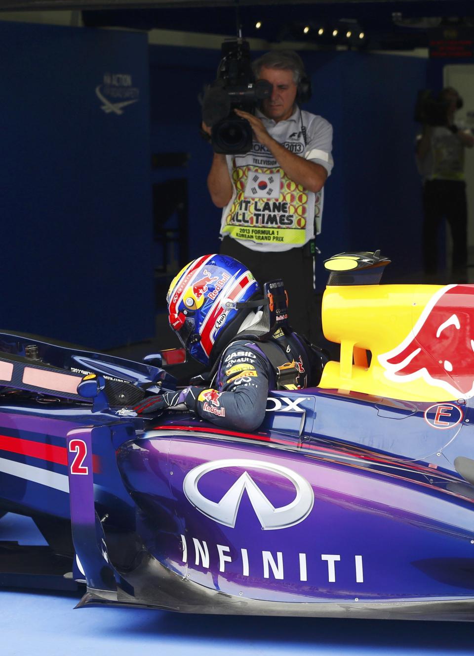Red Bull Formula One driver Mark Webber of Australia gets out of his car after the qualifying session for the Korean F1 Grand Prix at the Korea International Circuit in Yeongam, October 5, 2013. REUTERS/Kim Hong-Ji (SOUTH KOREA - Tags: SPORT MOTORSPORT F1)