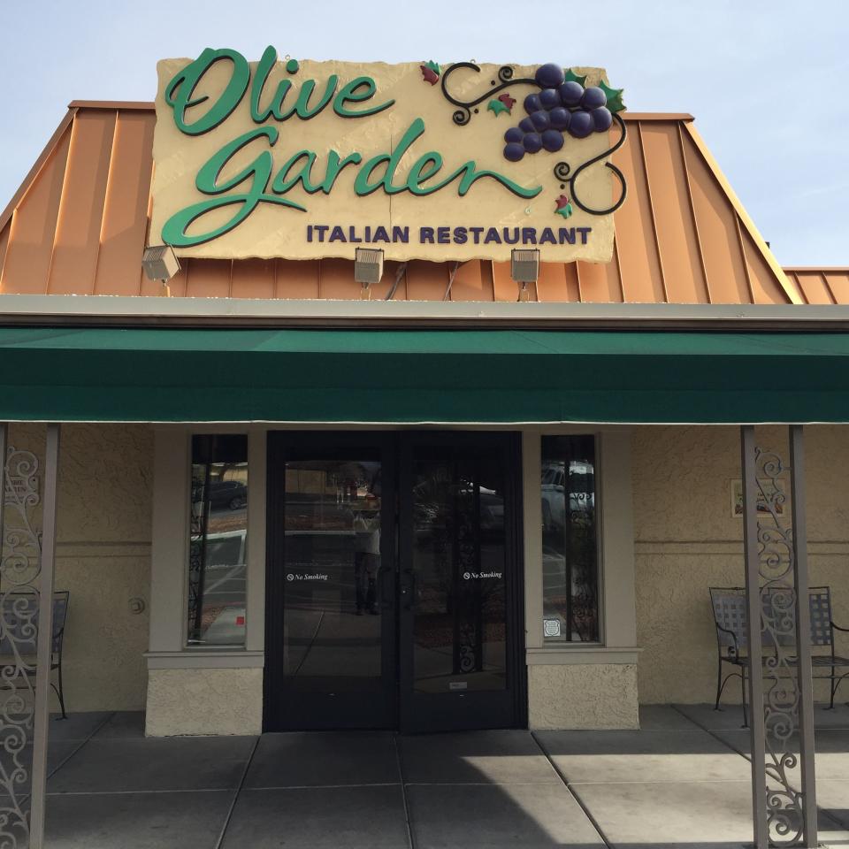 18 Secrets Olive Garden Employees Want You To Know