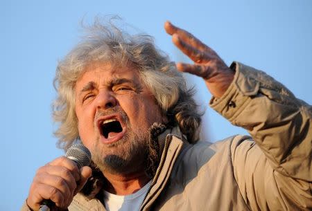 Five-Star Movement leader and comedian Beppe Grillo gestures during a rally in Turin, Italy February 16, 2013. REUTERS/Giorgio Perottino/File Photo