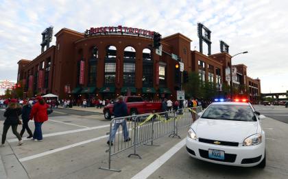 Fans gather around Busch Stadium before the start of Saturday NLCS game between the Cardinals and Giants. (USAT)