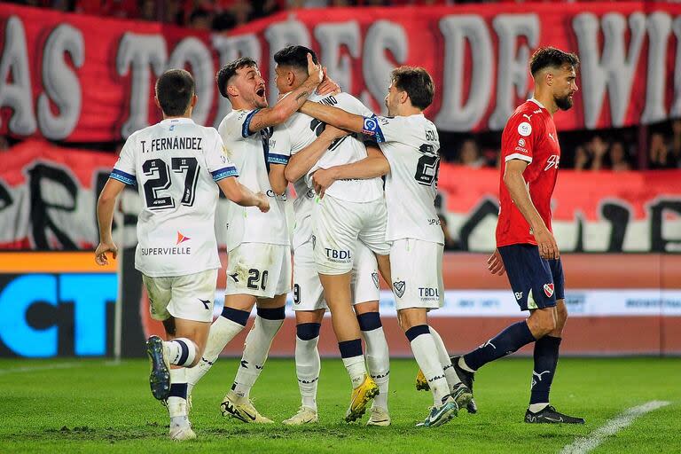 Vélez festejó ante Independiente y llegó a las semifinales de la Copa Argentina por primera vez