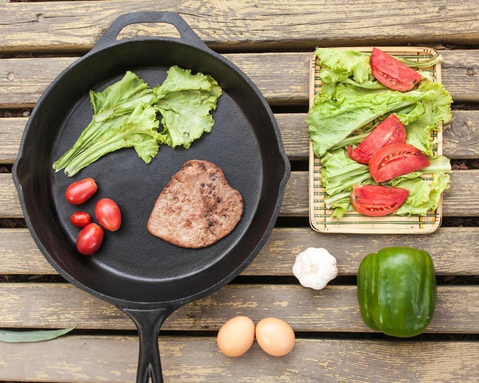 A cast iron skillet is a fun way to experiment with your favorite Whole30 recipes. Instead of baking short ribs, cook them in skillet with onions, garlic and potatoes on the side. All of the meat's juices will crisp up on the veggies, and you'll be left with a dish Paula Deen herself&nbsp;would envy.&nbsp;<br /><br />We recommend <a href="https://www.amazon.com/gp/product/B01FXKSAFI/ref=oh_aui_detailpage_o06_s00?ie=UTF8&amp;psc=1" target="_blank">this 12 inch pre-seasoned cast iron skillet with silicone handle holder</a>.&nbsp;