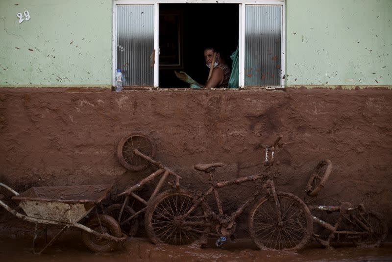 FILE PHOTO: A man works on the cleaning of a house flooded with mud after a dam, owned by Vale SA and BHP Billiton Ltd burst, in Barra Longa