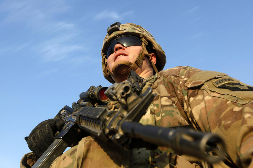 An American soldier takes his position at the U.S. army base in Qayyara, south of Mosul October 25, 2016. REUTERS/Alaa Al-Marjani