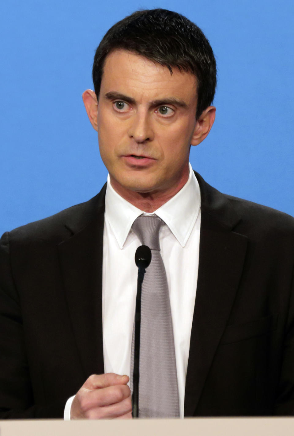 French Prime Minister Manuel Valls delivers a statement after the weekly cabinet meeting at the Elysee Palace in Paris, Wednesday, April 16, 2014. Valls provided details of the government's plan to reduce public spending by 50 billion euros ($ 69 billion) and reiterated that France would honor its European commitments on deficit reduction. (AP Photo/Philippe Wojazer, Pool)