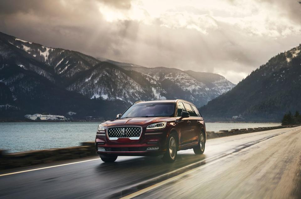 <p>2020 Lincoln Aviator</p>