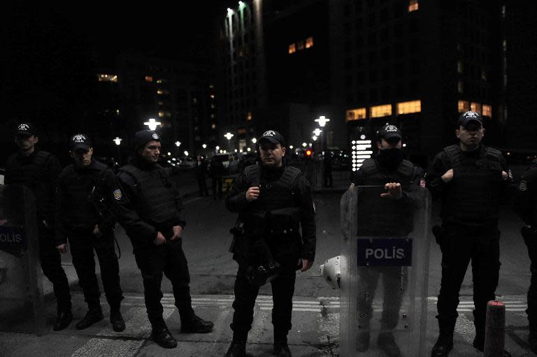 Turkish riot police take position on March 31, 2015 outside a courthouse where two radical leftist militants had earlier taken the Istanbul prosecutor Mehmet Selim Kiraz hostage in his office