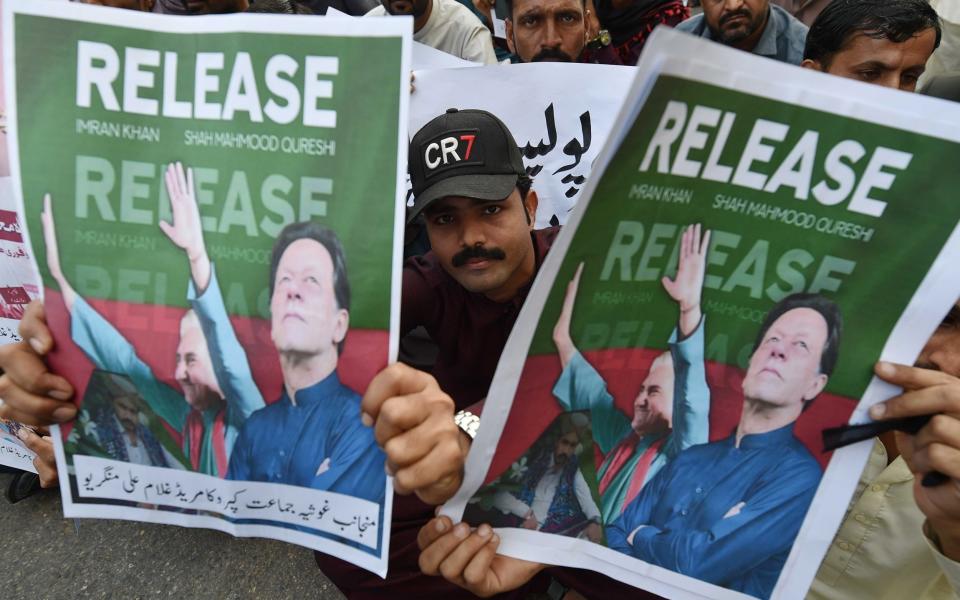 Supporters of Imran Khan demonstrate for his release