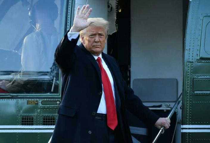 trump boarding plane photo