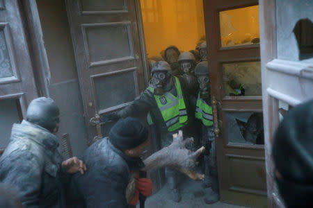 Supporters of former Georgian President and Ukrainian opposition figure Mikheil Saakashvili clash with police as they try to break into the building of the International Art Centre in Kiev, Ukraine, December 17, 2017. REUTERS/Valentyn Ogirenko