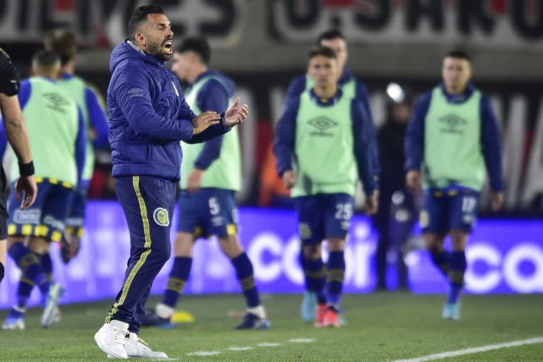 Carlos Tevez, como técnico de Rosario Central, durante el partido contra River, el 16 de octubre de 2022