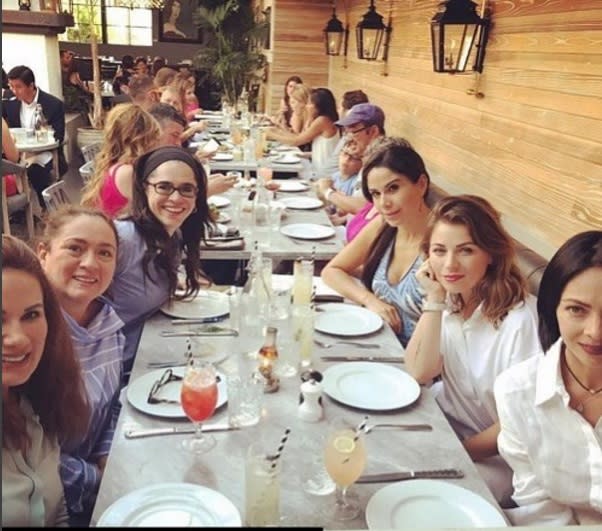 Ludwika Paleta con sus amigas. Crédito: Yuridia Sierra/Instagram