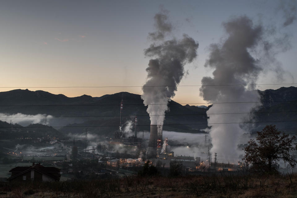 <p>En España son 6.700 los trabajadores del sector del carbón. Aproximadamente la mitad de estos puestos se encuentran en la minería y la otra parte en centrales eléctricas. (Foto: David Ramos / Getty Images). </p>