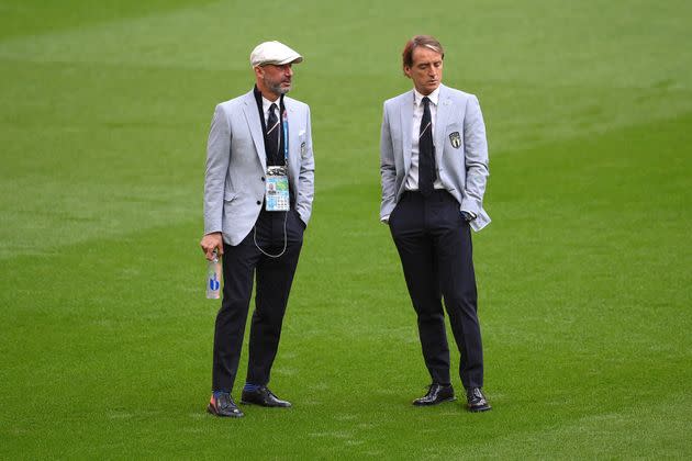 LONDON, ENGLAND - JUNE 26: Gianluca Vialli, Delegation Chief of Italy and Roberto Mancini, Head Coach of Italy speak as they inspect the pitch prior to the UEFA Euro 2020 Championship Round of 16 match between Italy and Austria at Wembley Stadium at Wembley Stadium on June 26, 2021 in London, England. (Photo by Laurence Griffiths/Getty Images) (Photo: Laurence Griffiths via Getty Images)