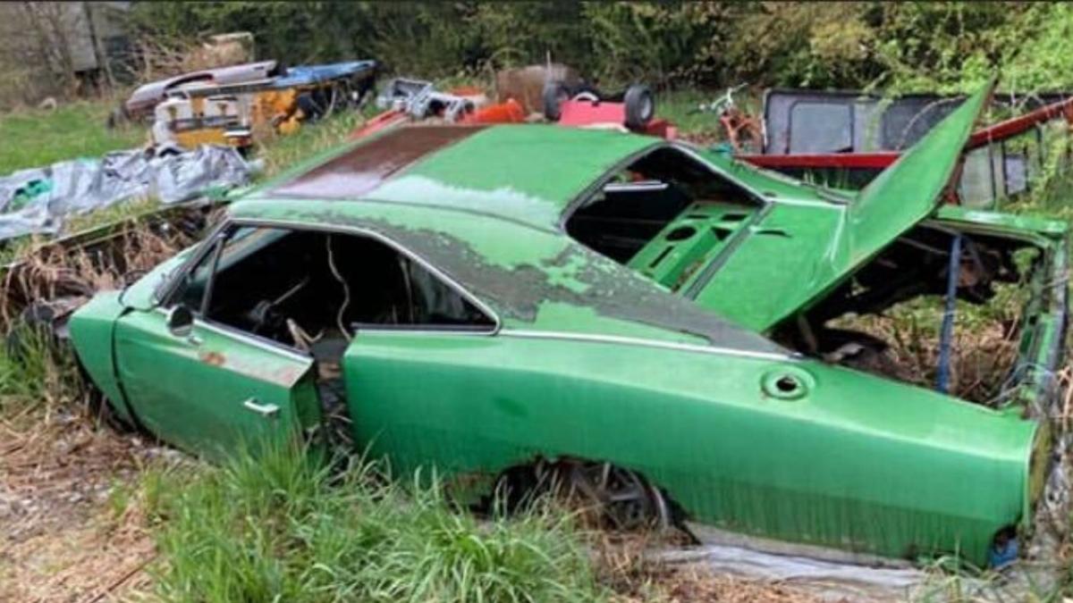 Left For Dead In A Field, Sunroof 1969 Dodge Charger Rescued