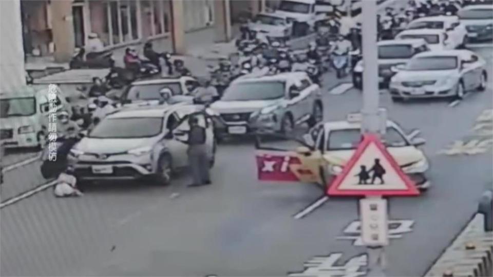 酒後搭小黃情緒失控！　女乘客在快車道跳車嚇壞眾人