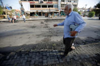 An Iraqi man walks past the site of a car bomb exploded near a cafe in Baghdad. May 30, 2017. REUTERS/Khalid al-Mousily