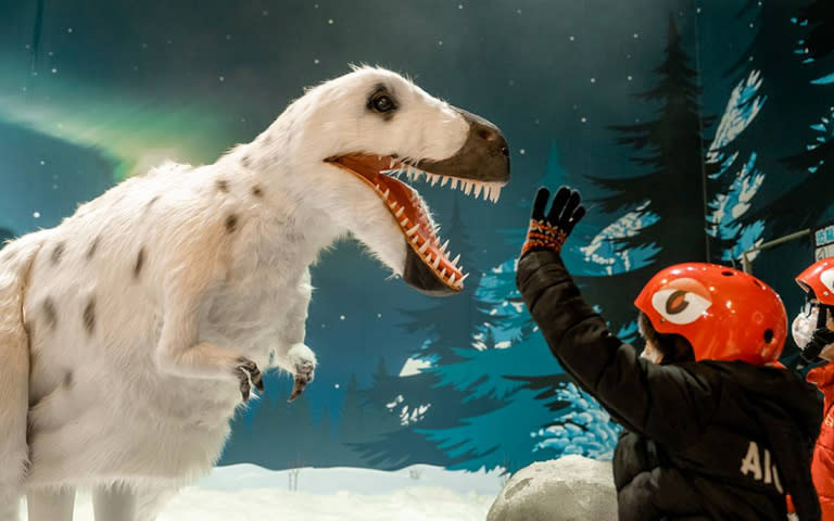 恐龍與零下冰雪世界的極致融合，全新的侏羅紀冒險即將在台北表演藝術中心登場！(圖／業者提供）