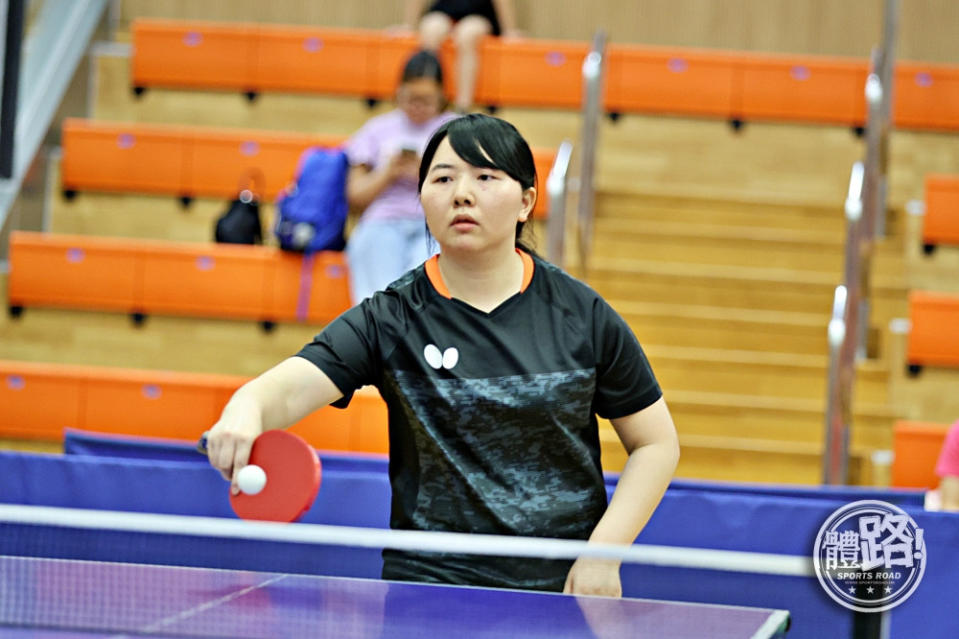 葉華升反敗為勝，奪得女子成年組冠軍。