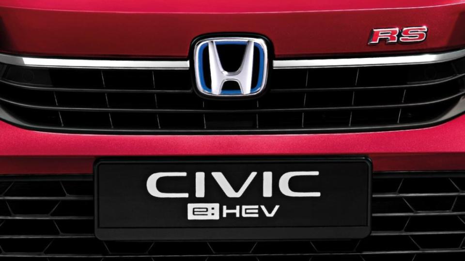 Civic RS e:HEV換上了專屬水箱罩且多了鍍鉻飾條。(圖片來源/ )Honda