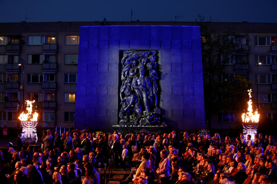 <p>Im Bereich des ehemaligen Warschauer Ghettos findet anlässlich der Gedenkfeier zum 75. Jahrestag des dortigen Aufstands ein Konzert statt. (Bild: Reuters/Kacper Pempel) </p>