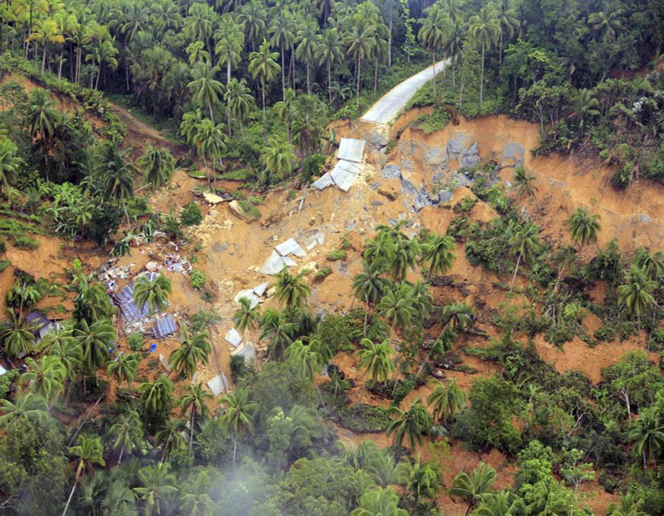 Quake in central Philippines 10-16-13