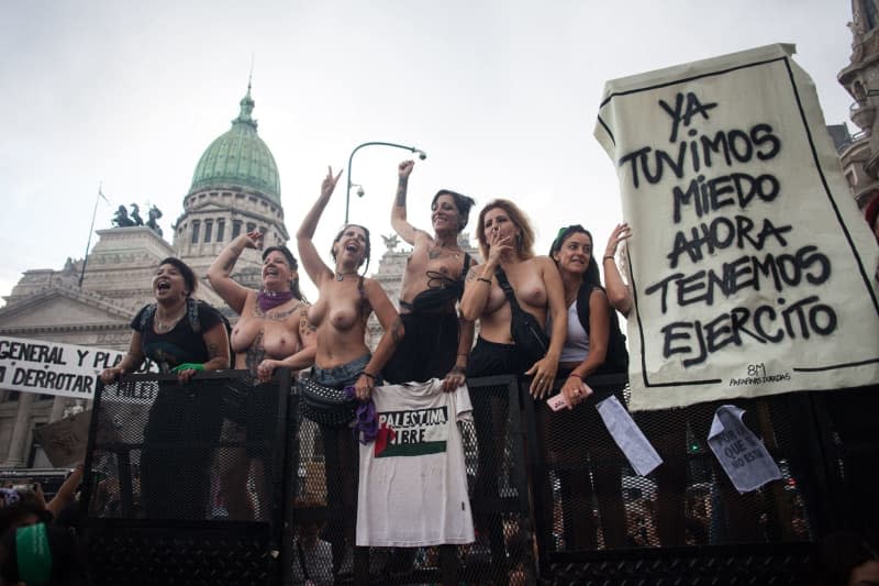 Women take part in a protest on International Women's Day. Roberto Almeida Aveledo/ZUMA Press Wire/dpa