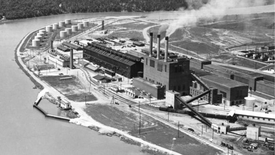The S-50 liquid thermal diffusion plant for enriching uranium (the dark long building to the left of the Steam Plant) used steam heat from the world’s largest steam powerhouse that was built to provide electricity to the nearby K-25 enrichment plant in case the power supplied by Norris Dam was interrupted.