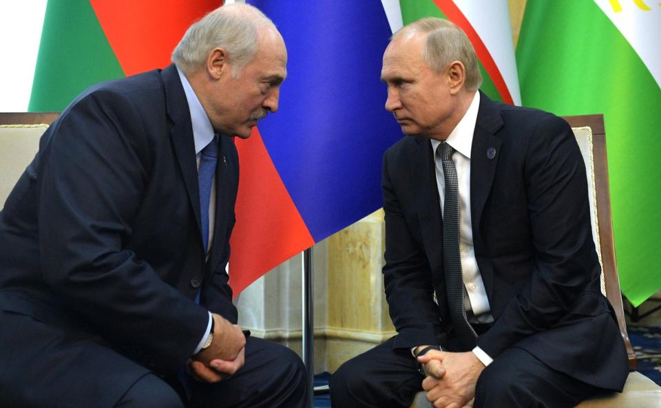 白俄羅斯總統盧卡申科（Alexander Lukashenko，左）與俄羅斯總統普丁（Vladimir Putin）。   圖：翻攝自克里姆林宮官網（資料照）
