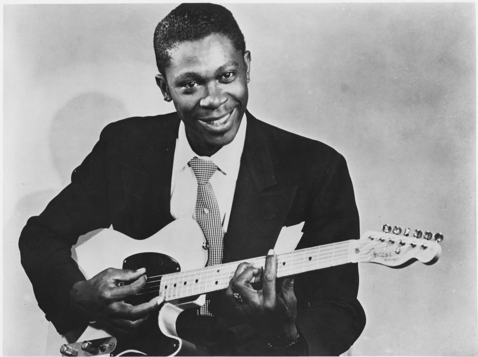 BB King poses for a studio portrait in 1955 in the United States. He holds a Fender Esquire guitar. (Photo by Gilles Petard/Redferns)