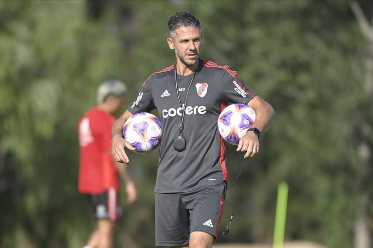 Martín Demichelis se prepara para su debut oficial como DT de River