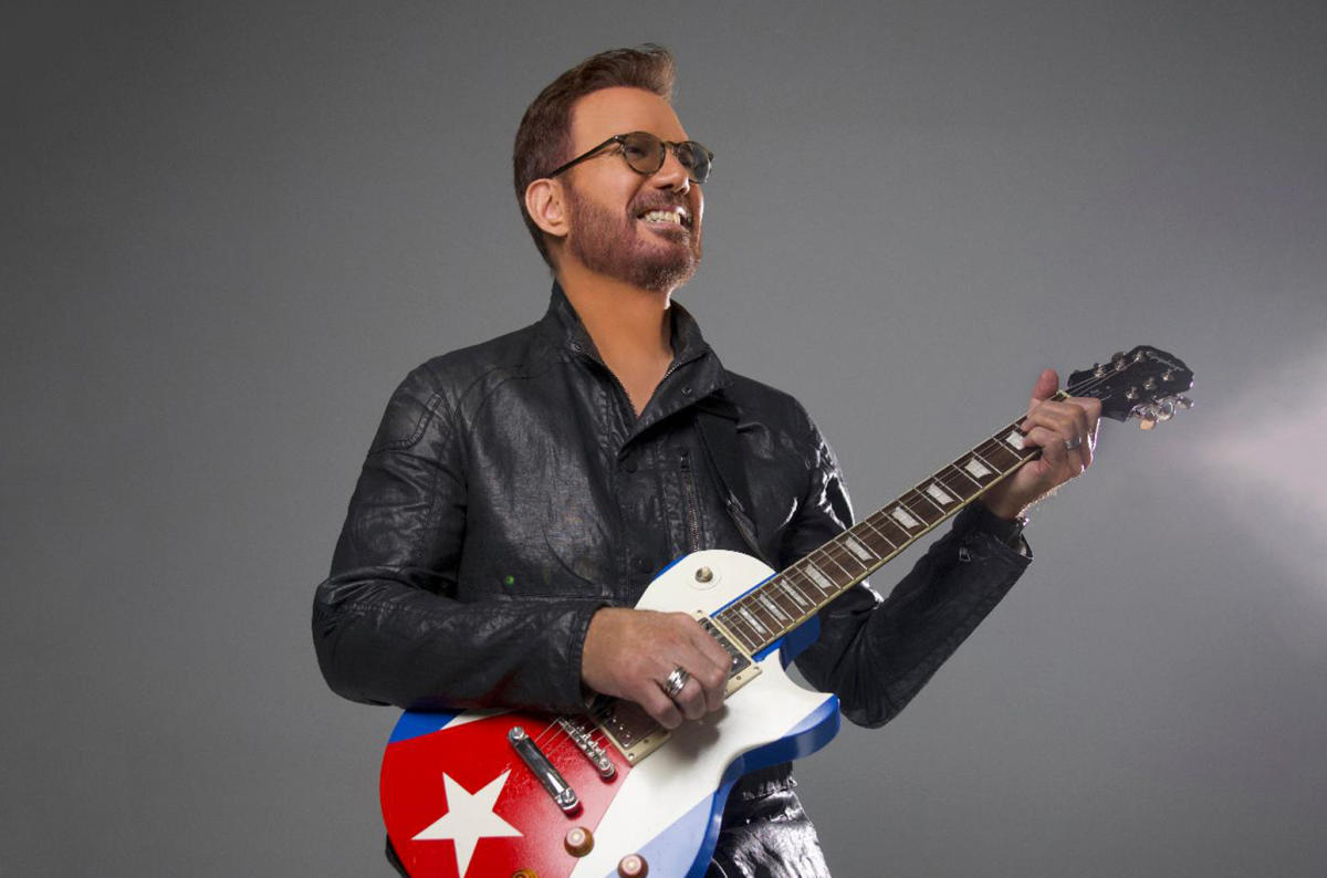 Willy Chirino sobre celebrar 50 años en la música con su primer disco en más de una década, ‘Sigo Pa’lante’