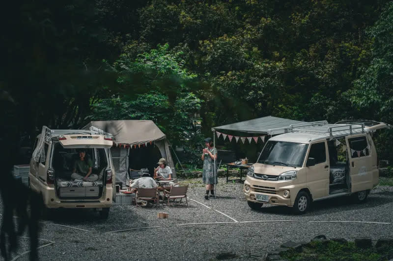 ▲Vantel於夏季旅展期間與溪頭最新豪華露營區-蟬說攜手推出車泊含營位優惠券。（圖／雲朗觀光提供）